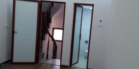 Bán nhà đầu đường Giáp Bát, Hoàng Mai, 23m2 3 tầng 2.15 tỷ. LH: Phú 0945262238