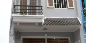 Kẹt  tiền bán gấp căn nhà 1 lầu ngay QL 50, Dân cư đông đúc sổ hồng riêng chính