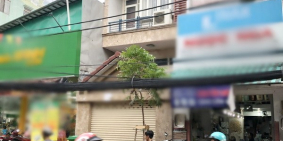 Bán hoặc cho thuê nhà 2 lầu sân thượng mặt tiền cực đẹp Vĩnh Hội quận 4.