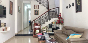 Bán nhà phố 2 lầu mặt tiền hẻm 134 Nguyễn Thị Thập quận 7.