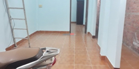 Bán nhà 1 lững đúc mặt tiền hẻm xe hơi Lý Phục Man quận 7.