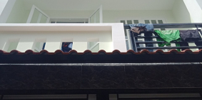 gia đình cần bán gấp nhà mới 3 lầu,shcc,tặng nội thất