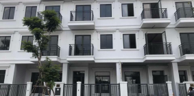 Bán nhà 2 lầu 1 trệt sổ riêng ngay trung tâm TP. Tân An thiết kế cực đẹp