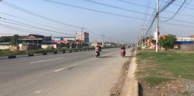 bán lô đất ngay mặt tiền đường dt 747b, đối diện trung tâm thương mại giá rẻ