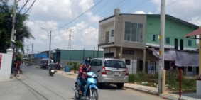 cần tiền kinh doanh gấp nên bán lô đất ngay mặt tiền đường DT741, giá 850000000