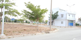 Chính chủ cần bán gấp lô góc 2 mặt tiền đường Tỉnh Lộ 10, gần ngã tư Bà Hom