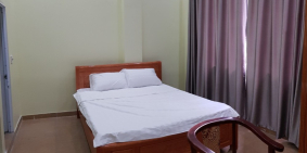 Cho thuê nhà nguyên căn 5.5 tầng, khu vực chợ Hạ Long