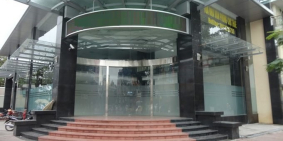 Cho thuê sàn trung tâm thương mại 900m2 mặt phố Đại Cồ Việt ưu tiên làm PGD Bank