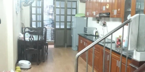 Bán nhà mặt phố Thịnh Hào, kinh doanh, ô tô vào nhà, giá sốc: 5,75 tỷ!!!