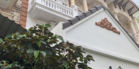 Bán nhà 2 lầu hẻm xe hơi 21 đường Lý Phục Man phường Bình Thuận quận 7.