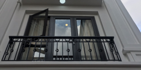 Bán Gấp Căn nhà mới xây tại ngõ 204 cổ linh đối diện TTTM AEON MALL