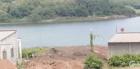 : bán đất. Thông tin chi tiết: lô đất cực đẹp nằm đối diện chợ, kế bên khu công