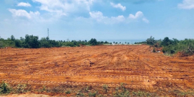 Cần bán 4 hecta (1ha cũng bán) MT đường sỏi, cách sân bay 700m giá chỉ 500k/m2.