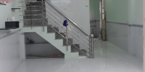 )	Cho thuê ngôi nhà sạch sẽ thoáng mát,trệt 1 lầu,3 phòng,vị trí đẹp.