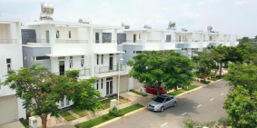 Cơ hội sở hữu biệt thự 2 mặt tiền đối diện Trung Tâm Thương Mại, công viên