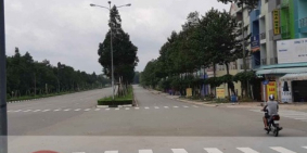 Cần bán gấp căn nhà thô 1 trệt, 2 lầu mặt tiền đường 62m, trung tâm KĐT Mỹ Phước