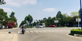 bán nhà phố mặt tiền đường 62m dan cư đông đúc tiện ích đầy đủ