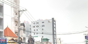 Bán gấp nhà cấp 4 mặt tiền đường Huỳnh Tấn Phát P.Phú Thuận Quận 7