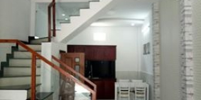 Nhà nằm tại mặt tiền lộ lớn có thể nói là quá tuyệt vời