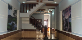 Bán nhà 5,5 tầng  50m2 khu Nguyên Hồng giá 7,8 tỷ.