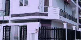 Kẹt Tiền Cần Bán Gấp Căn Nhà Biệt Thự. Hẻm 7 Bon 1545.