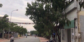 Nhà ở 1 trệt 1 lầu mặt tiền đường