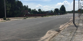 cần bán lo đất nhà ngay mặt tiền đường Hùng Vương dt 5x20m