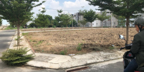 đất mặt tiền tiền lớn, ngay khu dân cư hiện hữu , nhưng không ồn ào dân trí cao