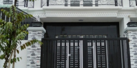 Nhà 1 triệt 1 lầu 90m2 sổ hồng riêng.