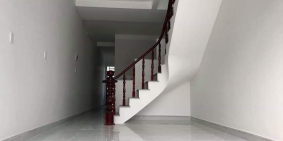 Bán nhà mặt tiền đường đã hoàn thiện, 100m2, thổ cư 100%, sổ hồng có sẵn.