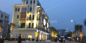 Bán nhà mặt phố, view trực diện công viên Chu Văn An 90ha.