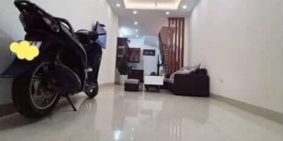 Bán nhà cực đẹp, ô tô đỗ cổng , cách mặt phố 30m, giá 3,15 tỷ