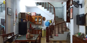 BÁN NHÀ GẦN PHỐ GIẢNG VÕ, DT 42M 5 TẦNG, NHỈNH 4 TỶ CÓ NHÀ ĐẸP