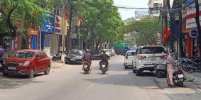 Bán nhà Phân Lô Nguyễn Ngọc Vũ 40m full nội thất Oto đỗ cách 20m