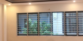 BÁN NHÀ MỚI, Ô TÔ BÉ QUA NHÀ, GẦN ROYAL CITY.