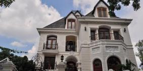 Cho thuê Villa ở Thảo Điền - 5 phòng ngủ - có hồ boi