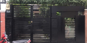 Hôm này khuyến mãi đặt biệt mua đúng giá tặng luôn chiếc xe Innova nằm trong nha