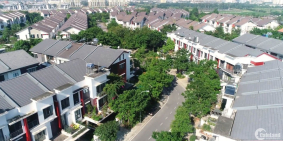 Bán liền kề góc Gamuda. Diện tích 160m2, xây dựng rộng. Trả chậm 1 năm nữa.