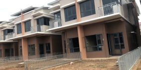 bán nhà liền kề có hợp đồng thuê cho chuyên gia KCN Mỹ Phước, Bình Dương, lhệ