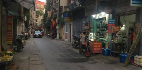 Cần bán nhà tuyệt đẹp Phố XUÂN THỦY 34m X5 tầng MT 4,3m ô tô đỗ cạnh nhà.