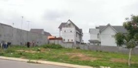 Vợ chồng tôi hiện đang có 600M2 đất thổ cư 100%. Ngay chợ đang hoạt động sầm uất