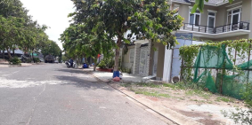 Tôi cần bán lô đất mt tôn đản,quận 4,thổ cư,sổ riêng,5x20m chỉ 2.3 tỉ,bao tên