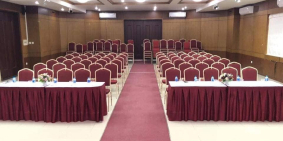 Cho thuê nhà 111 Hoàng Văn Thái DT: 100m2, MT: 5.5m