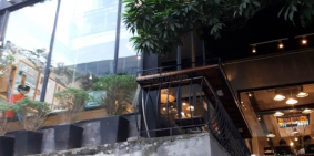 Cho thuê nhà làm cafe, nhà hàng mặt phố Hoàng Cầu: 200m2, mặt tiền 12.5m.