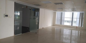 Duy nhất còn 1 văn phòng giá rẻ mặt phố, Duy Tân diện tích 250m2 giá 10,5$