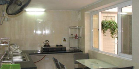 Chính chủ cho thuê nhà 3 tầng kinh doanh và ở nhà oto đỗ cửa và vào nhà nhà căn