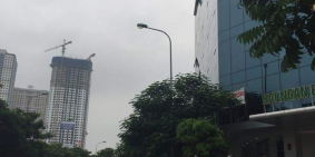 Cho thuê nhà ở ngõ 445 Lạc Long Quân Tây Hồ 30m giá 17tr 2 mặt tiền 7m và 5m