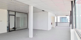 Cho thuê 200 m2 văn phòng trống suốt không cột ngay sân bay TSN