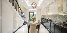 Nhà phố Mặt Tiền Hùng Vương, ven sông Vàm Cỏ Tây, nằm ngay trung tâm hành chính