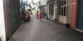 Nhà 1 trệt 1 lửng 2 lầu + sân thượng